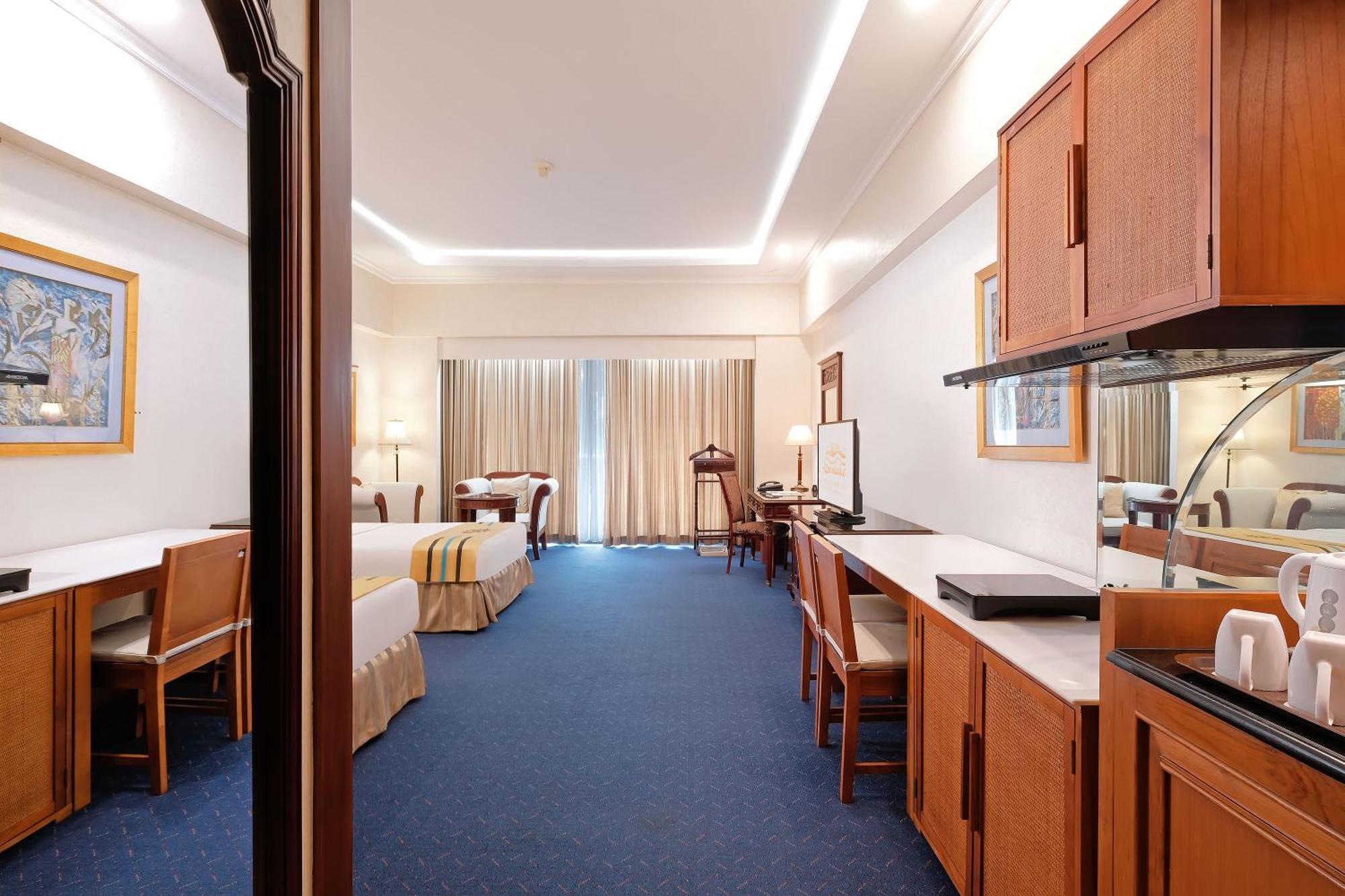 Sunlake Waterfront Resort & Convention Jacarta Exterior foto