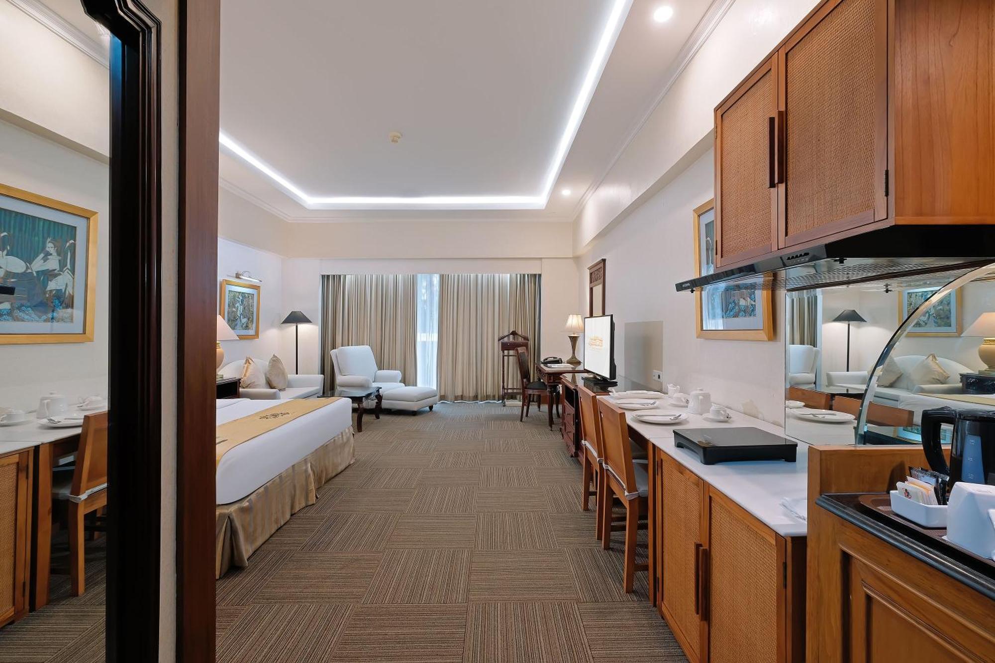 Sunlake Waterfront Resort & Convention Jacarta Exterior foto